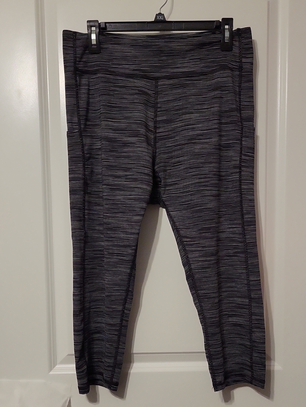 Tek Gear Women's Workout Gear Capris Bk/whte/gry Mini Stripes, XXL, Like New.